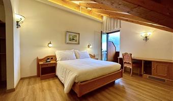 1 letto queen size, 2 letti singoli, camere non fumatori, camera per famiglie, camera comfort, balcone, vista sulla montagna