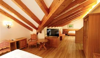 1 letto queen size, 2 letti singoli, camere non fumatori, camera per famiglie, camera comfort, balcone, vista sulla montagna