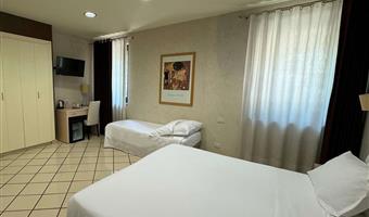 1 letto queen size e 1 letto singolo, camere tripla deluxe non fumatori