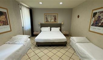 1 letto queen size, 2 letti singoli, camera family deluxe non fumatori