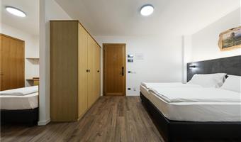 2 lette queen size 1 letto singolo, camere non fumatori, camera per famiglie, camera deluxe, balcone, vista sulla montagna, convertibile in due letti gemelli