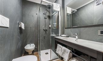 2 lette queen size 1 letto singolo, camere non fumatori, camera per famiglie, camera deluxe, balcone, vista sulla montagna, convertibile in due letti gemelli