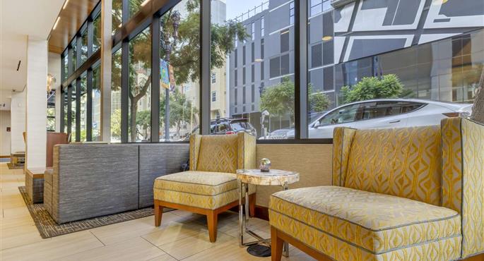 Hall del Best Western Plus Bayside Inn a San Diego - 05362