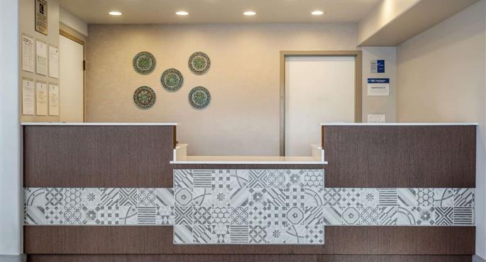 hotel watsonville 05426 f