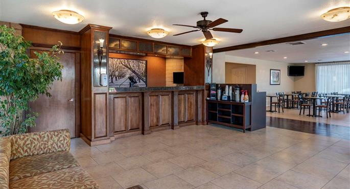 Hall del Best Western Orchard Inn a Turlock - 05494
