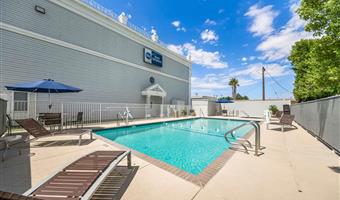 Piscina del Best Western Executive Inn - Los Banos - 05535
