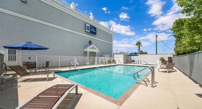Piscina del Best Western Executive Inn - Los Banos - 05535