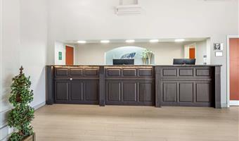 Hall del Best Western Plus Villa Del Lago Inn Patterson a Patterson - 05596