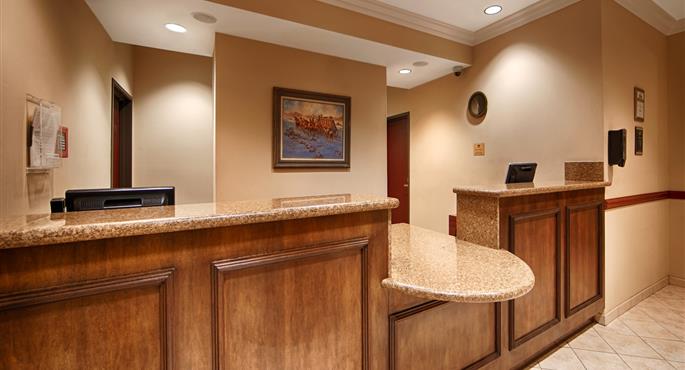 Hall del SureStay Plus by Best Western Yucca Valley Joshua Tree a Yucca Valley - 05680