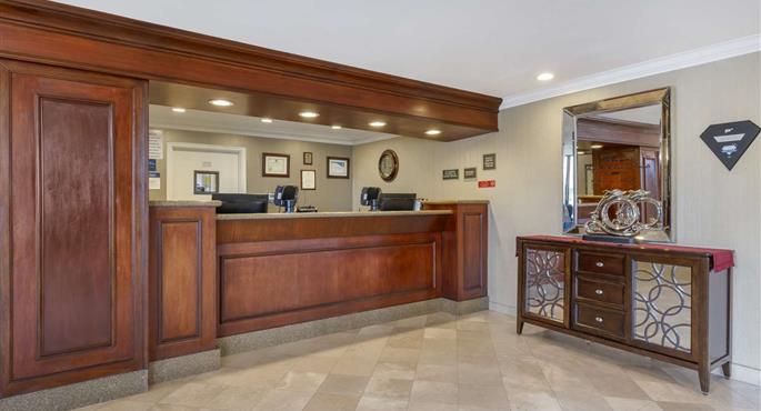 Hall del Best Western Plus Marina Shores Hotel a Dana Point - 05712