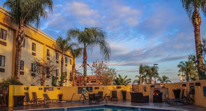 Piscina del Best Western Plus Arrowhead Hotel - Colton - 05735