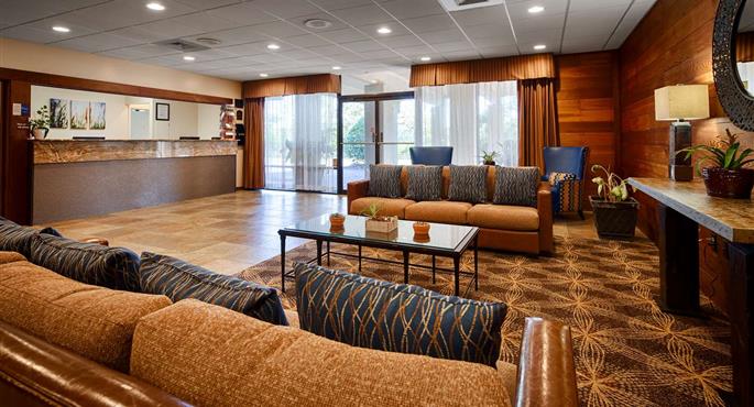 Hall del Best Western Crossroads Inn a Defuniak Springs - 10184