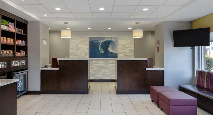 Hall del Best Western Plus Daytona Inn Seabreeze Oceanfront a Daytona Beach - 10404