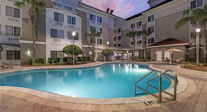 Piscina del Best Western Plus Orlando Lake Buena Vista South Inn & Suites - Kissimmee - 10409
