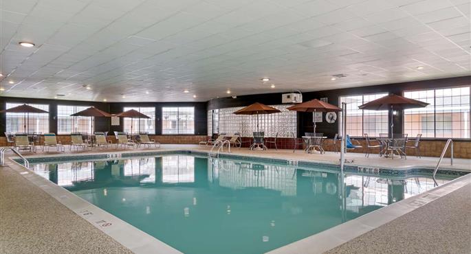 Piscina del Best Western Greenfield Inn - Allen Park - 23089