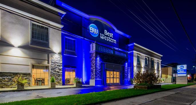 Esterni del Best Western Bar Harbour Inn - Massapequa Park - 33001