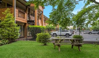 Esterni del SureStay Plus by Best Western Woodbury Inn - Woodbury - 33102