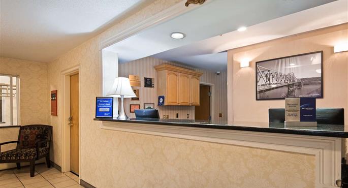 Hall del Best Western New Baltimore Inn a West Coxsackie - 33106