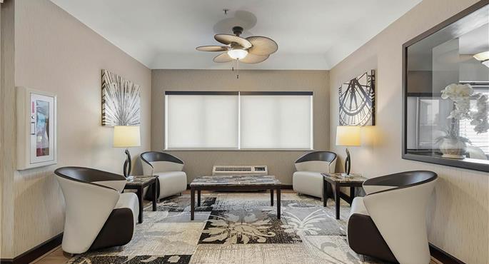 Hall del Best Western Crown Inn & Suites a Batavia - 33125