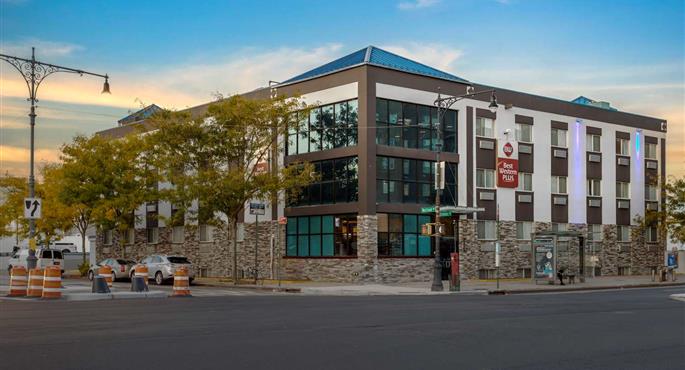 Esterni del Best Western Plus Brooklyn Bay Hotel - Brooklyn - 33131