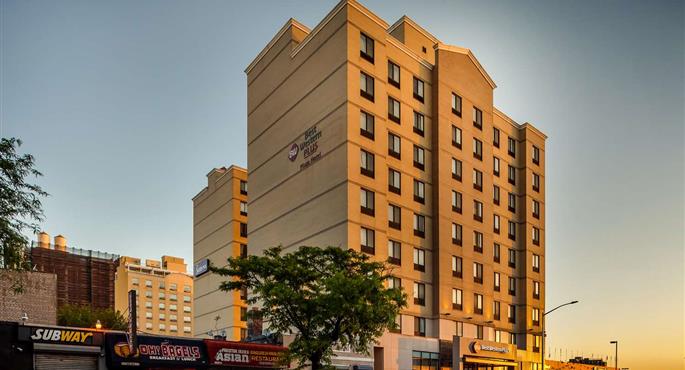 Esterni del Best Western Plus Plaza Hotel - Long Island City - 33143