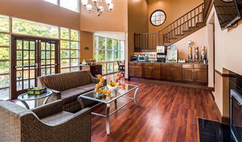 Hall del Best Western Plus The Inn & Suites at the Falls a Poughkeepsie - 33149