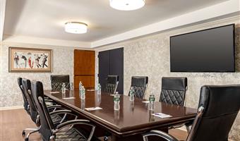 Sale meeting del Inn at Great Neck - Great Neck - 33174