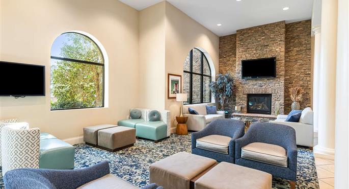 Hall del Best Western Plus Westgate Inn & Suites a Leland - 34164