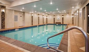 Piscina del Best Western Plus Concordville Hotel - Glen Mills - 39066