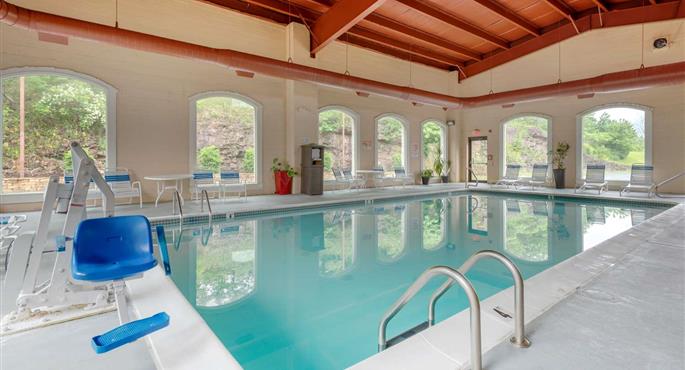 Piscina del Best Western Plus Poconos Hotel - Tannersville - 39132