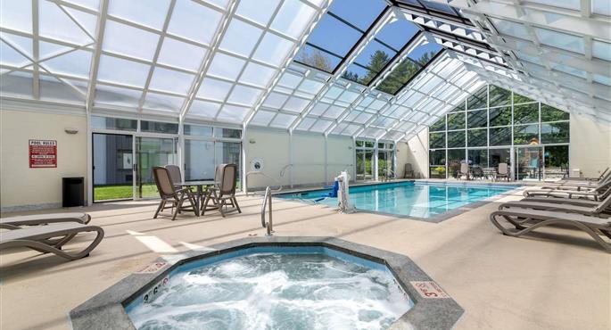 Piscina del Best Western Plus Waterbury - Stowe - Waterbury - 46014