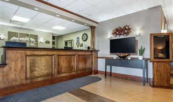 Hall del Best Western Plus Bridgeport Inn a Bridgeport - 49035