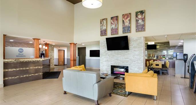 Hall del Best Western Waukesha Grand a Pewaukee - 50116