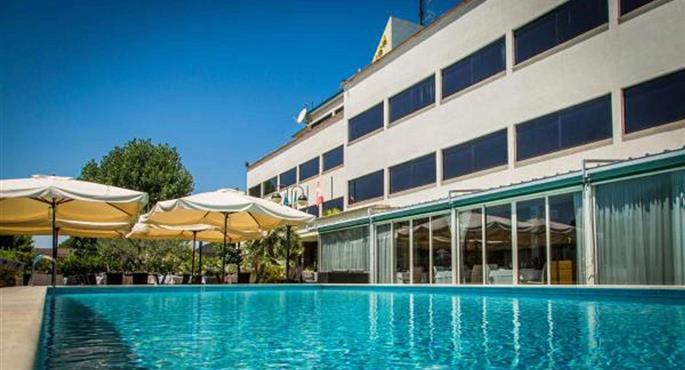 Esterni del Hotel Cristallo Relais, Sure Hotel Collection by Best Western - Tivoli - 56317