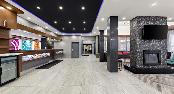 Hall del Best Western Plus Toronto North York Hotel & Suites a Toronto - 66113