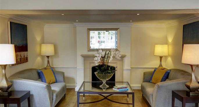 Hall del Best Western The Ship Hotel a Weybridge - 83913