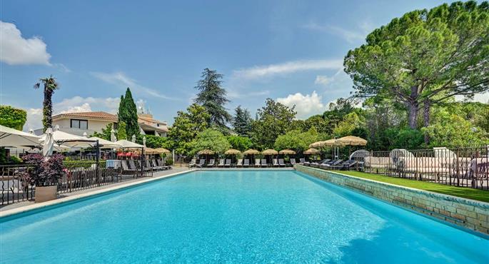 hotel pertuis 93092 f