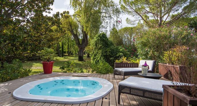 hotel pertuis 93092 f