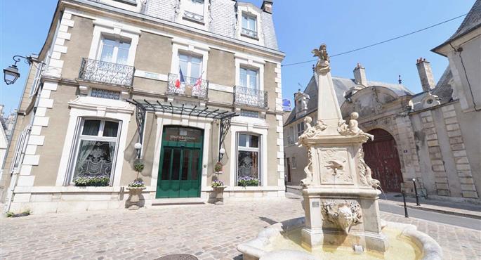 Esterni del Best Western Plus Hotel D'Angleterre - Bourges - 93478
