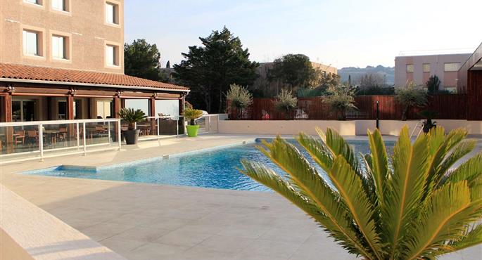 Piscina del Best Western Marseille Aeroport - Vitrolles - 93497