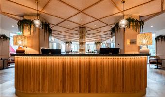 Hall del Best Western Plus l’Oree Paris Sud a Saulx Les Chartreux - 93700