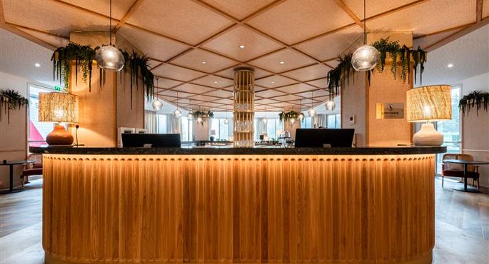 Hall del Best Western Plus l’Oree Paris Sud a Saulx Les Chartreux - 93700
