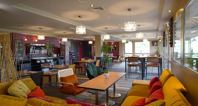 Hall del Best Western l'Atelier 117 a Maubeuge - 93756