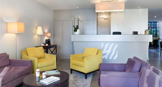 Hall del Best Western Rives de Paris La Defense a Courbevoie - 93838
