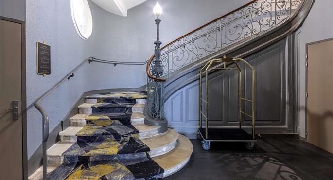 hotel le mans 93902 f