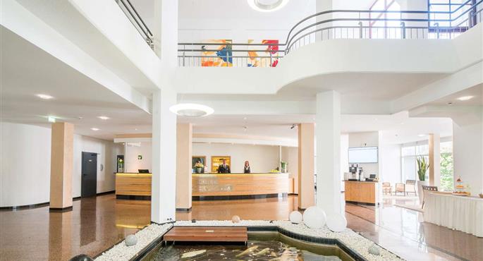 Hall del Best Western Plus Hotel Am Schlossberg a Nuertingen - 95123