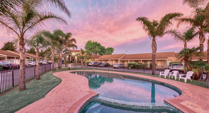 Camera del Best Western Airport Motel and Convention Centre - Attwood - 97388