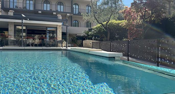 Piscina del Hotel Al Caminetto, WorldHotels Crafted - Torri del Benaco - 98431